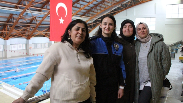 Amasya'da anneler polisten yüzme kursu istedi: "Bizim zamanımızda böyle imkan yoktu"