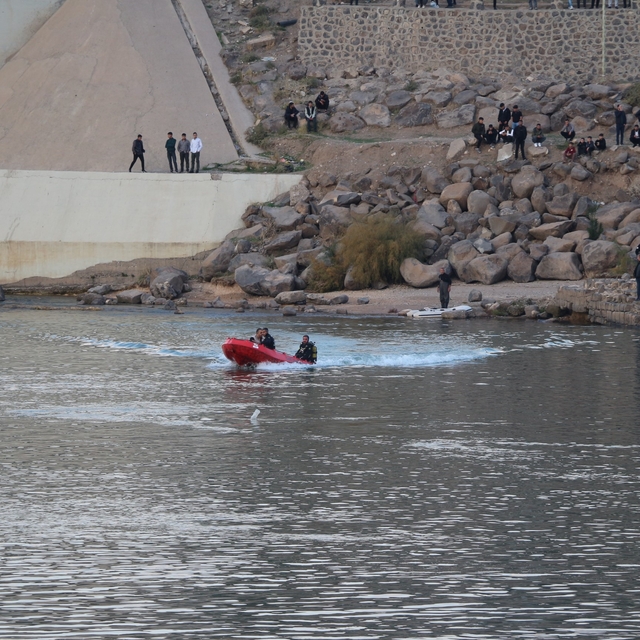 Nehre düşen terliğini almak isterken akıntıya kapılan çocuğun cansız bedeni...
