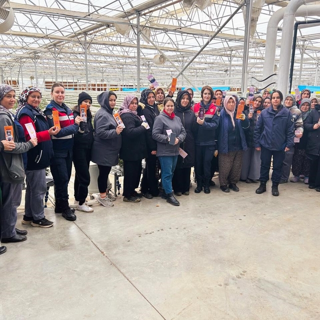 Simav'da sera çalışanı 54 kadına KADES tanıtıldı