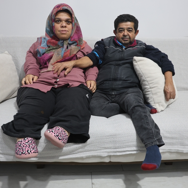 21 yıl sonra evlenerek aşklarına engel tanımayan cüce çift, anne ve baba ol...