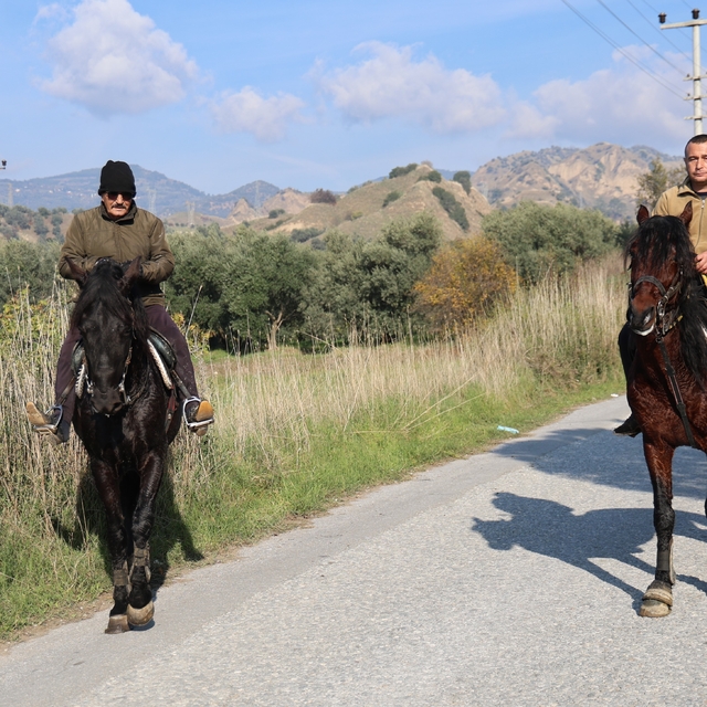 Onbaşıoğlu Ailesi'nin tutkuları uğraşa döndü
Hem spor yapıyorlar, hem de at...