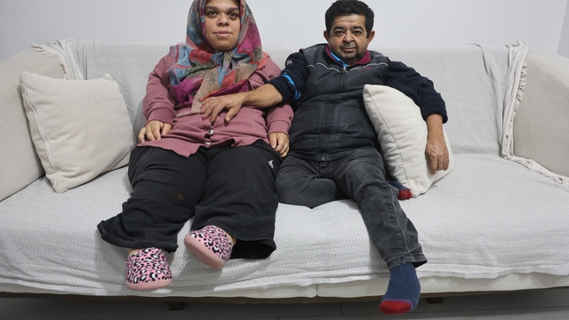 21 yıl sonra evlenerek aşklarına engel tanımayan cüce çift, anne ve baba olacak olmanın heyecanını yaşıyor