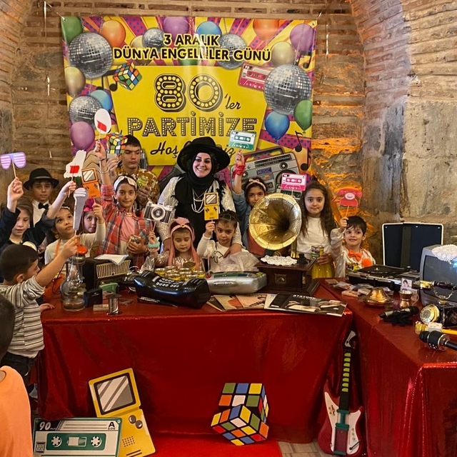 Özel çocuk annesi öğretmenden özel öğrencilerine büyük jest