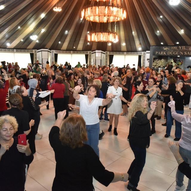 Kepez'den Tazelenme Üniversitesi öğrencilerine kadınlar matinesi