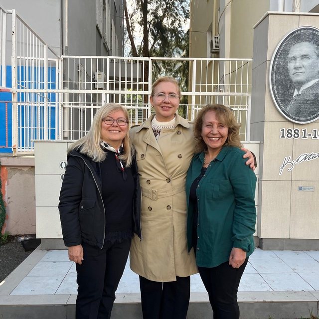 İzmir'den köy okullarına yürek ısıtan sevgi köprüsü
İzmirli arkadaşların fi...
