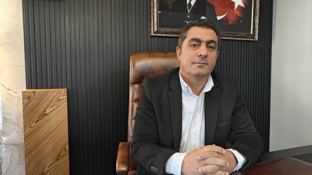 Kırmızı ete indirim besiciye 'zorluk'
Başkan Aras: "Et fiyatlarının kasaplara değil, üreticiye sorulması lazım"
"Üretici spekülatör gibi gösterilmemeli"
"Yüksek üretim maliyeti ile ucuza et yiyemeyiz"