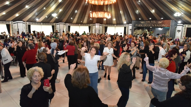 Kepez'den Tazelenme Üniversitesi öğrencilerine kadınlar matinesi