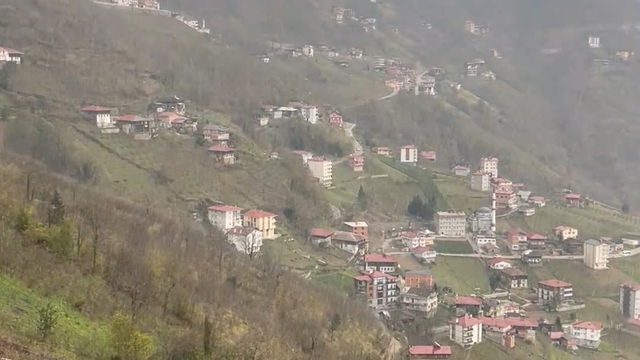 Doğu Karadeniz'de şimşekler cep telefonlarına yansıdı