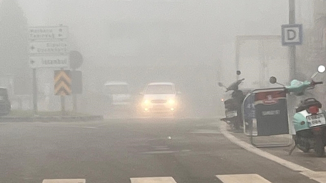 Hayrabolu'da yoğun sis hayatı olumsuz etkiledi