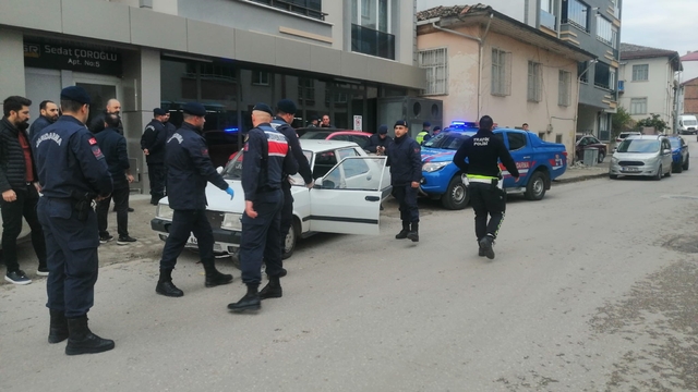 Jandarma personelini yaralayan sürücü, kovalamaca sonrası yakalandı