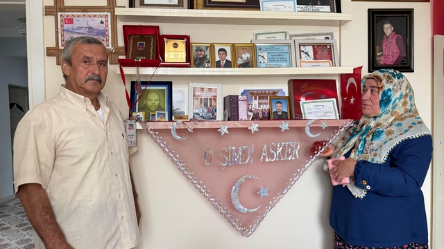 Şehit evlatlarının hatırasını 'anı odası'nda yaşatıyorlar