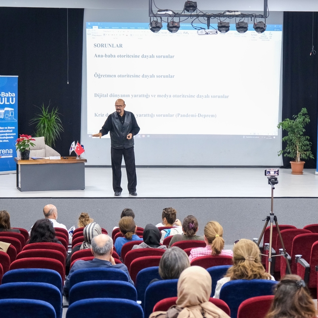 Anne baba okulu ilgi gördü