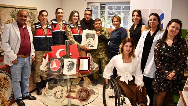Gaziantep'te jandarmadan Engelliler Günü'ne özel ziyaret