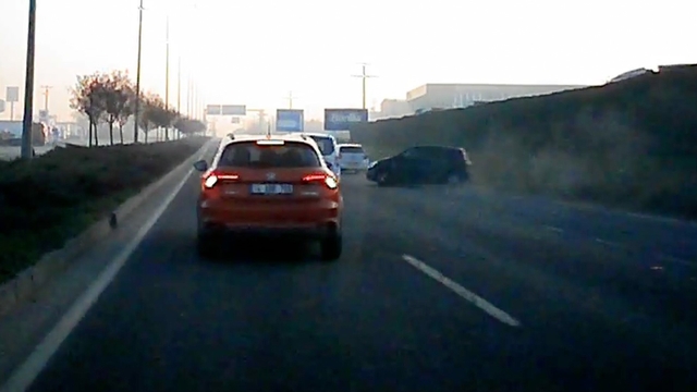 Bolu'da kaza anı güvenlik kamerasında: Makasa giren araç kazaya neden olmuş