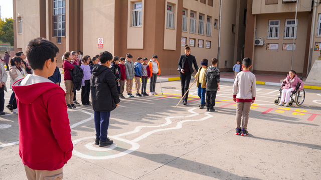 Diyarbakır'da öğrencilere empati yöntemiyle engellilerin yaşadığı zorluklar aktarılıyor