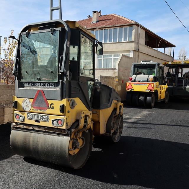 Kepez'de konforlu ulaşım için yoğun asfalt mesaisi