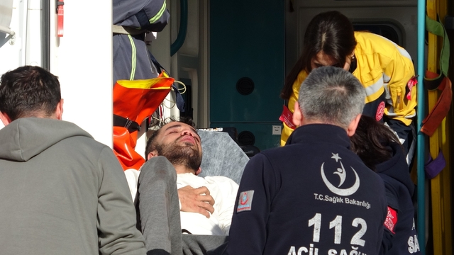 Yangına uykuda yakalandı, dumandan etkilendi
Yangını fark eden bina sakinleri kendini sokağa attı