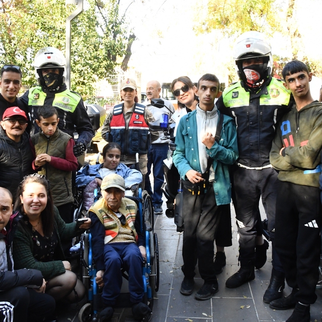 Jandarmadan özel ihtiyaçlı çocuklara anlamlı ziyaret