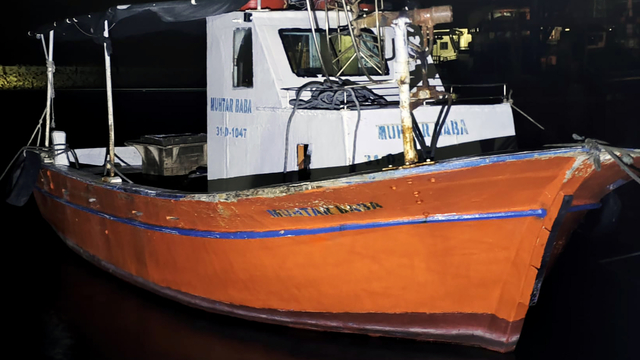 Hatay'da denize düştüğü değerlendirilen balıkçı için arama çalışması başlatıldı