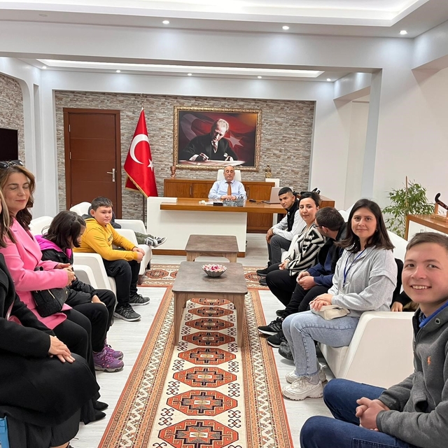 Kaymakam İlhan, özel öğrencileri ağırladı