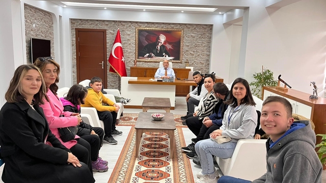 Kaymakam İlhan, özel öğrencileri ağırladı