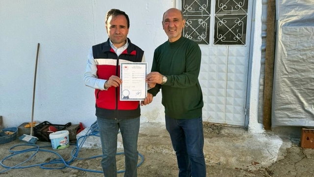 Simav'da 12 bin tavuk kapasiteli işletmeye yumurta paketleme faaliyeti için onay belgesi