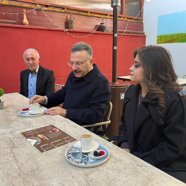 Vali Aksoy, işitme engelli genç girişimci kadının açtığı işletmede sabah ka...