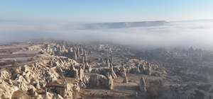 Kapadokya'ya sis çöktü
Sıcak hava balon turları sis nedeniyle iptal edildi