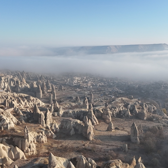 Kapadokya'ya sis çöktü
Sıcak hava balon turları sis nedeniyle iptal edildi