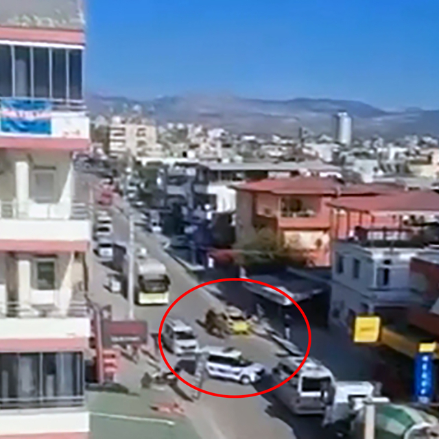 Önce komşusu anne ve oğlunu, ardından büfeciyi öldürdü; vurularak yakalandı...