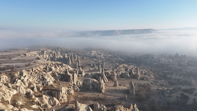 Kapadokya'ya sis çöktü
Sıcak hava balon turları sis nedeniyle iptal edildi