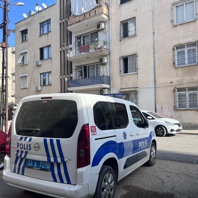 Mersin Valilliği 3 kişiyi öldüren şahsın bacağından vurularak yakalandığını...