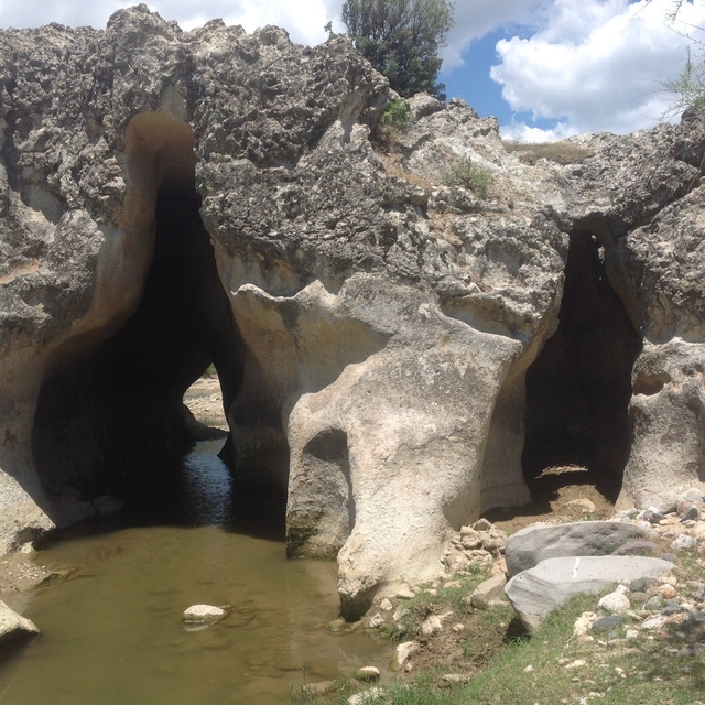 Selendi'de antik "Delikli Bent" keşfedilmeyi bekliyor