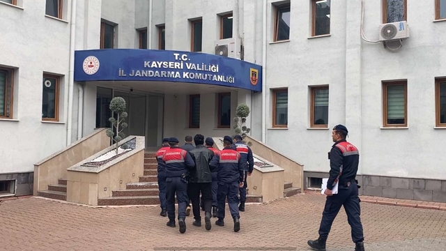 Kayseri'de terör örgütü DEAŞ'a yönelik operasyonda 2 zanlı yakalandı
