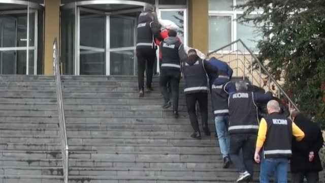 Sahte rapor ve reçete düzenleyip, kanser ilacı temin etmişler; 12 gözaltı