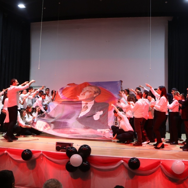 Söke'de özel öğrencilerin gösterileri ayakta alkışlandı