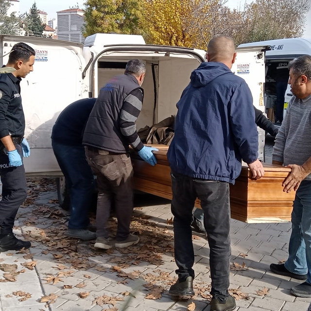 Engelli şahıs boğazı kesilmiş halde evinde ölü bulundu