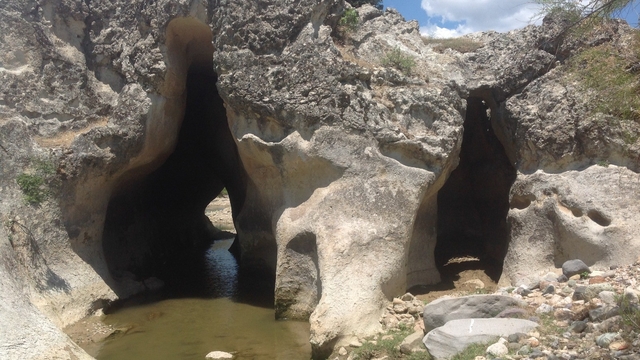 Selendi'de antik "Delikli Bent" keşfedilmeyi bekliyor