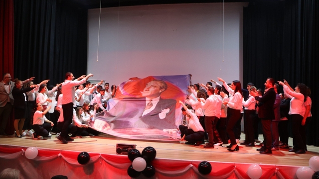 Söke'de özel öğrencilerin gösterileri ayakta alkışlandı