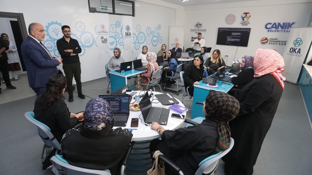 Kadınlar, yapay zeka ile geleceğe hazırlanıyor