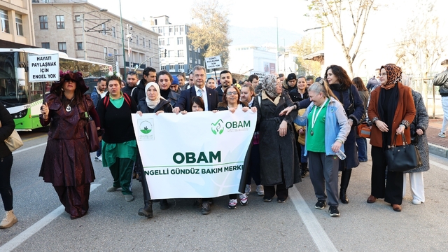 Osmangazi'de engelli bireyler farkındalık için yürüdü