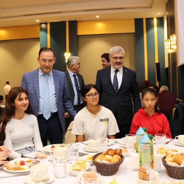 Yalova'da özel eğitim ailesi kahvaltıda buluştu