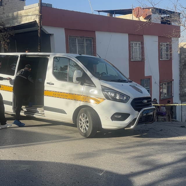 Gaziantep'te eski koca dehşeti: Boşandığı eşini bıçakla öldürdükten sonra k...