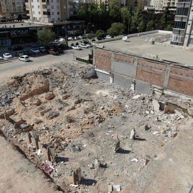 49 kişiye mezar olan Emre Apartmanı davasında 4 sanık tahliye edildi