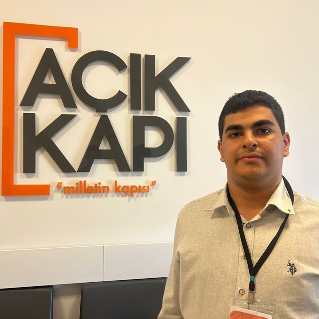 Zihinsel engelli Eymen'in valilikte çalışma hayali gerçek oldu
Bir günlüğün...