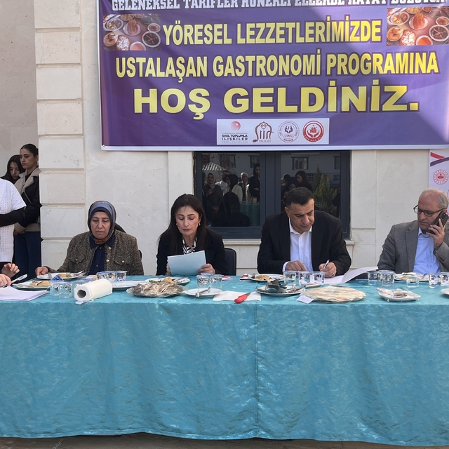 Genç kursiyerler yöresel yemeklerle hünerlerini sergiledi