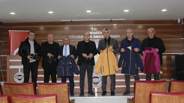 Amasya'da 250 öğrenciye mont ve ayakkabı desteği