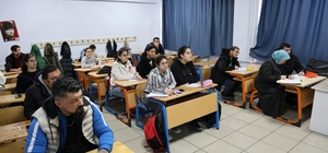 Kırşehir'de 74 engelli vatandaş gönüllü öğretmenlerle KPSS'ye hazırlanıyor