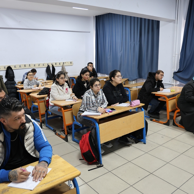 Kırşehir'de 74 engelli vatandaş gönüllü öğretmenlerle KPSS'ye hazırlanıyor