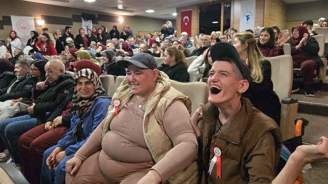 Engelliler Günü'nde hazırladıkları gösteriyle farkındalık oluşturdular